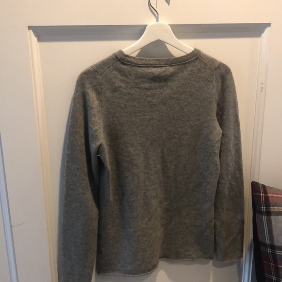 J-Crew Cashmere Sweater, size M, Solid gray not Heather gray like on model - Picture 2 of 7